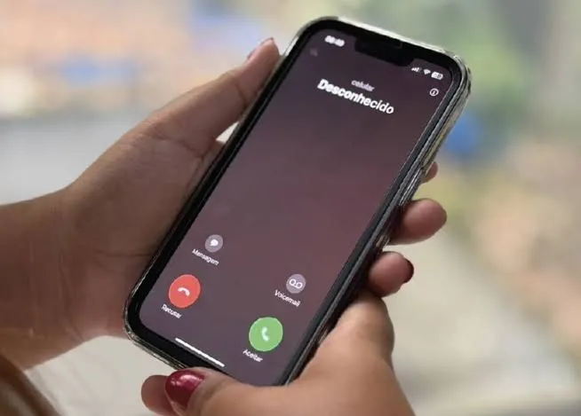 Criminosos usam ligações para clonar voz e aplicar golpes, alerta MPAC