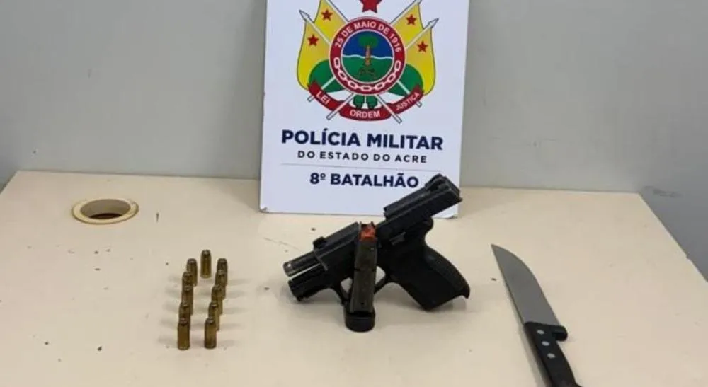 Homem armado invade escola no Acre e tenta atirar contra policiais antes de ser preso