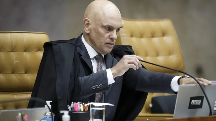 Moraes pede abertura de sigilo antes de julgamento sobre seu próprio caso