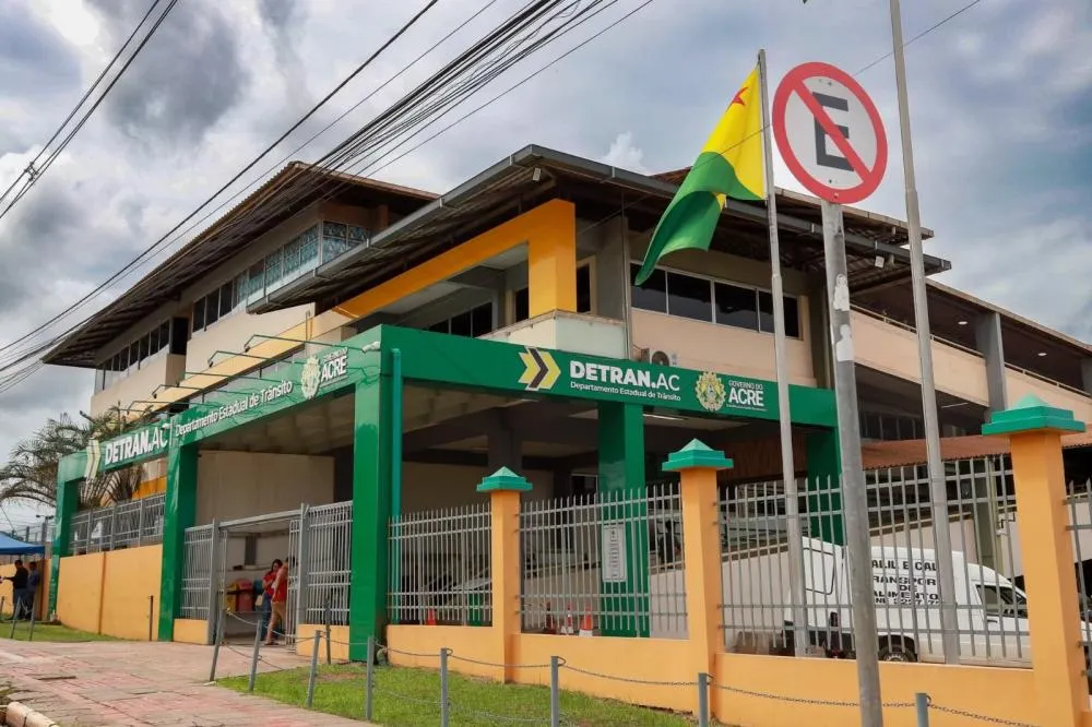 Detran-AC notifica condutores sobre multas e suspensão da CNH; veja lista