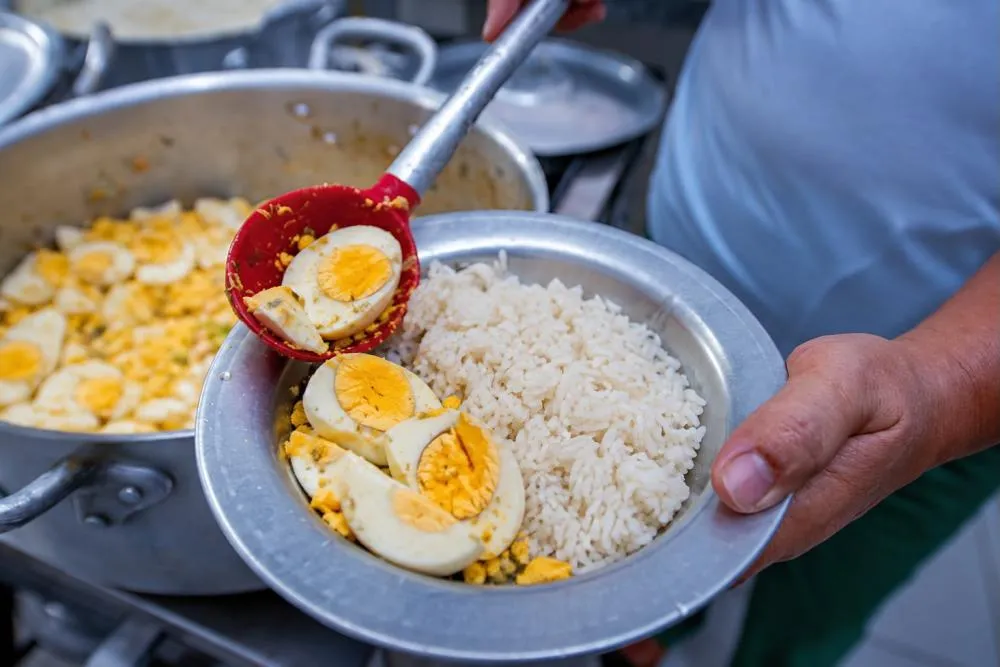 “Só ovo?”: Vereador pede investigação sobre merenda servida nas escolas de Rio Branco