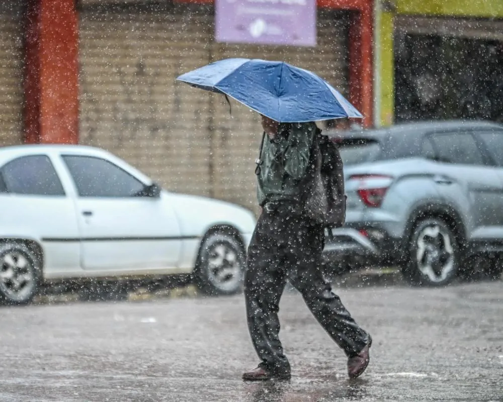 Inmet alerta para chuvas fortes e ventos de até 60 km/h em todo o Acre