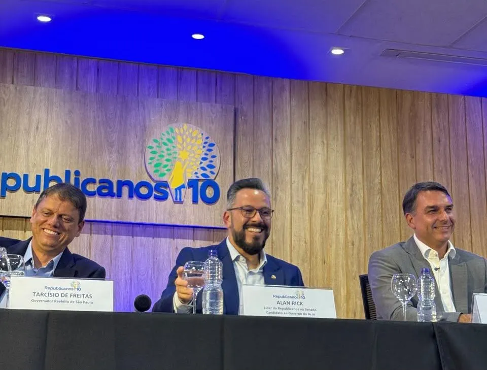 Com apoio de Alan Rick, Flávio Bolsonaro propõe monitoramento eletrônico de agressores de mulheres