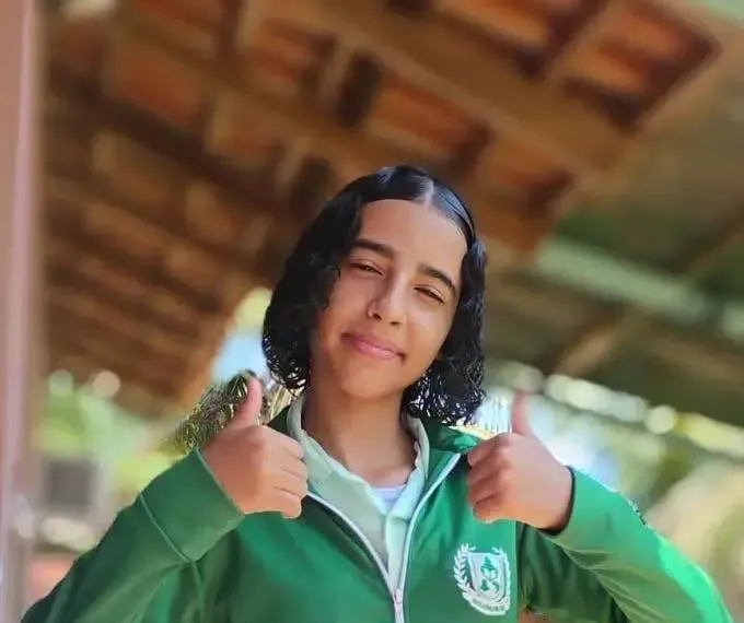 Adolescente desaparece após sair de escola e mobiliza familiares em Rio Branco