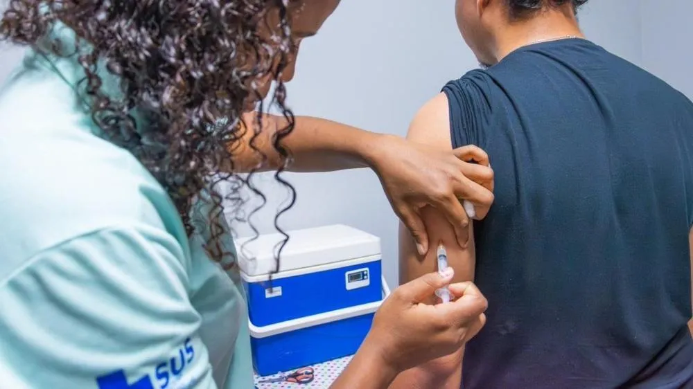 Rio Branco terá vacinação em Uraps, supermercados e shopping neste sábado; confira os locais