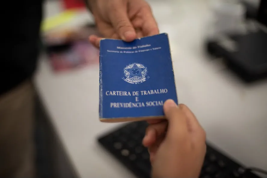 Fim da escala 6x1 acende alerta no Acre e Fecomércio orienta empresas sobre novas regras