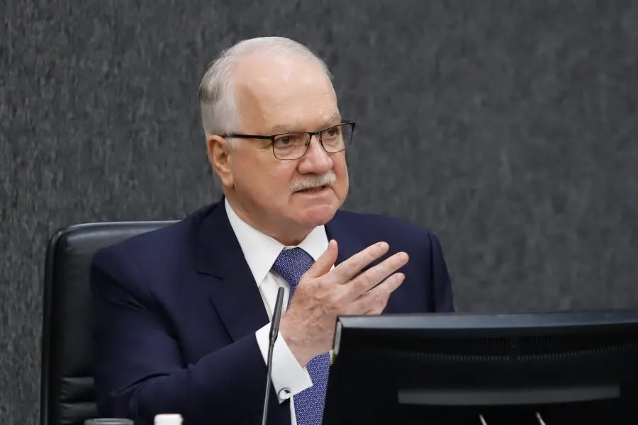 Fachin procura ministros e mostra disposição para punir Moraes